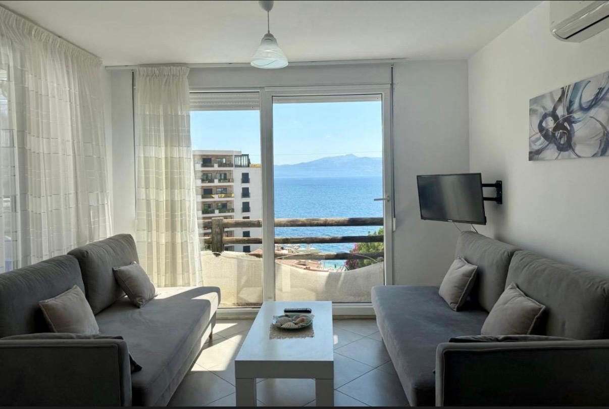 Apartment with Sea & Pool View